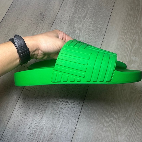 Bottega Veneta green rubber‎ embossed slides pool casual designer size 37 - Picture 11 of 13